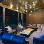 アパート 4 Bedroom Family House With Access To A Hot Tub