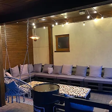 Apartment 4 Bedroom Family House With Access To A Hot Tub