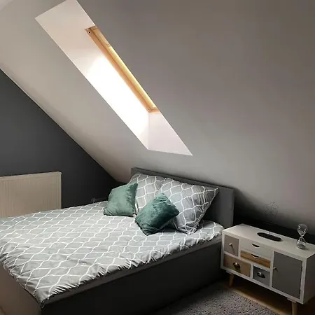 Apartment 4 Bedroom Family House With Access To A Hot Tub *