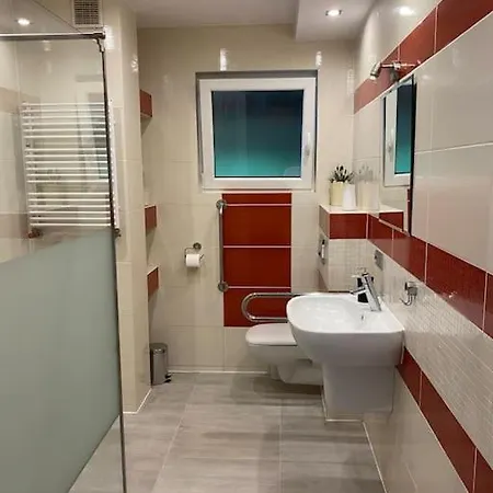 4 Bedroom Family House With Access To A Hot Tub Apartman *