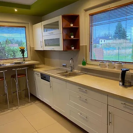 4 Bedroom Family House With Access To A Hot Tub *