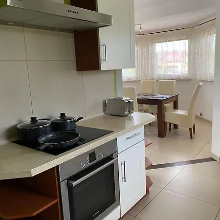 Apartment 4 Bedroom Family House With Access To A Hot Tub *
