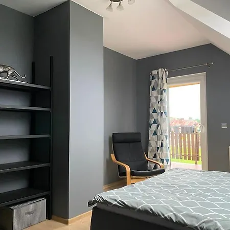 Apartment 4 Bedroom Family House With Access To A Hot Tub *