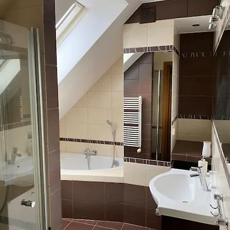 4 Bedroom Family House With Access To A Hot Tub Apartment
