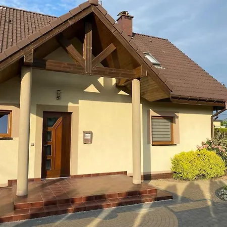 Apartment 4 Bedroom Family House With Access To A Hot Tub *