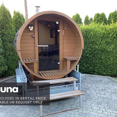 4 Bedroom Family House With Access To A Hot Tub Apartman