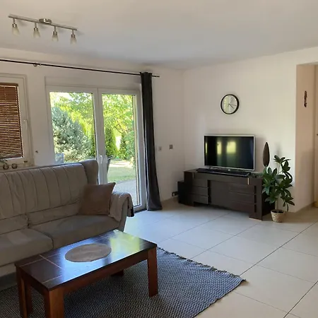 Apartment 4 Bedroom Family House With Access To A Hot Tub