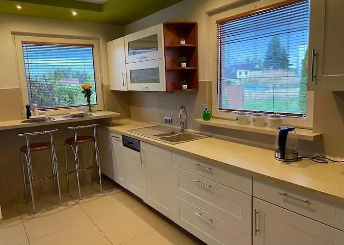 4 Bedroom Family House With Access To A Hot Tub *