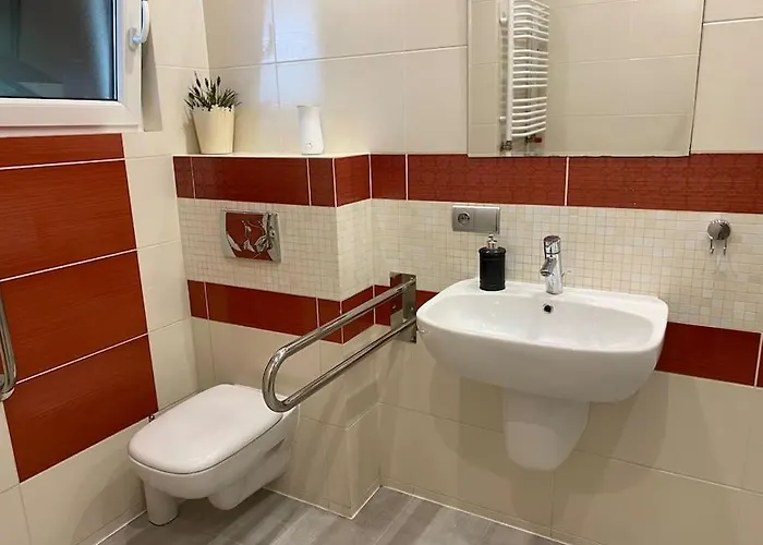 4 Bedroom Family House With Access To A Hot Tub